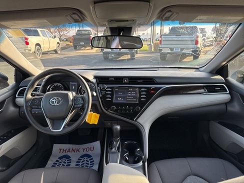 Used 2018 Toyota Camry L image 11