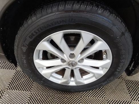 Used 2015 Nissan Rogue SV FWD image 9