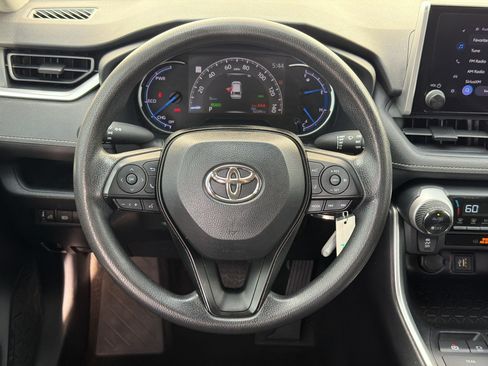 Used 2023 Toyota RAV4 LE AWD/4WD image 11