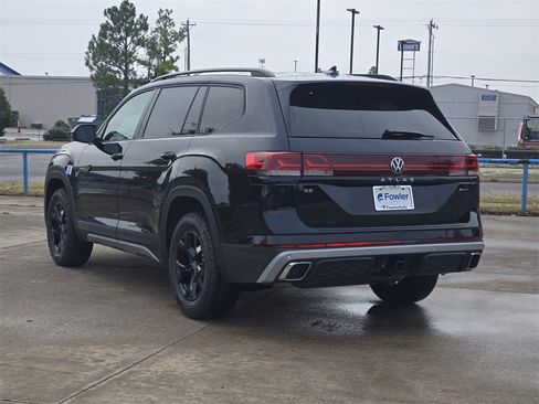 New 2026 Volkswagen Atlas Peak Edition image 3