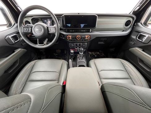 Used 2025 Jeep Gladiator Mojave AWD/4WD image 12