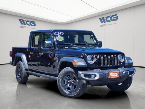 Used 2024 Jeep Gladiator Sport AWD/4WD image 2