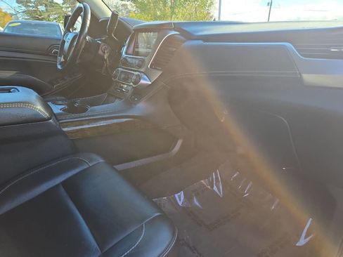 Used 2020 Chevrolet Suburban LT image 15