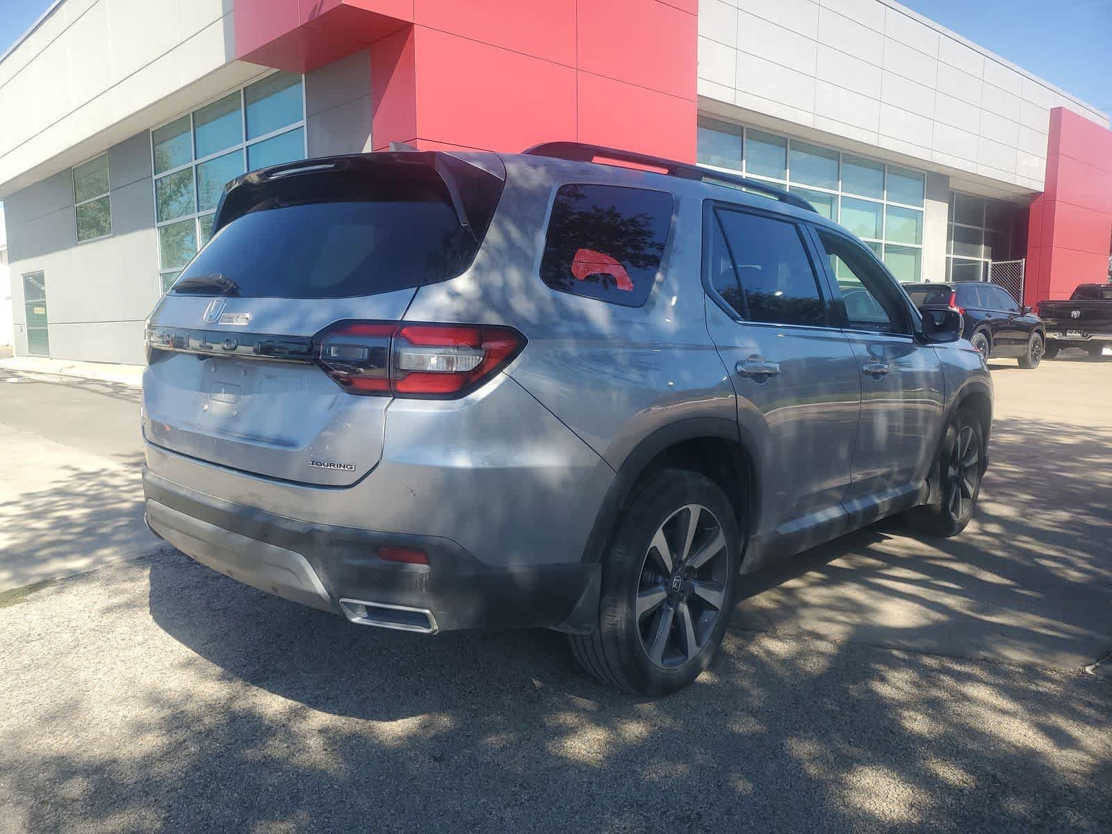 Used 2025 Honda Pilot Touring image 6