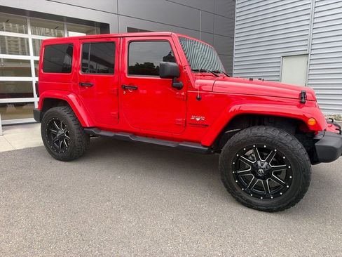 Used 2018 Jeep Wrangler Unlimited Sahara AWD/4WD image 4