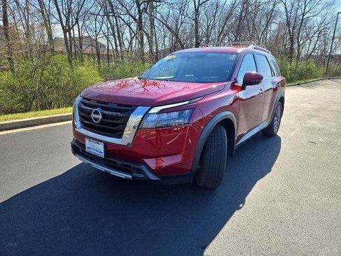 Certified 2025 Nissan Pathfinder SL w/ SL Premium Package image 4