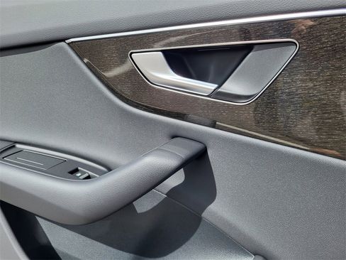 New 2025 Audi Q8 Premium image 10