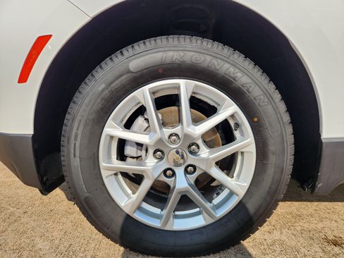 Used 2024 Chevrolet Equinox LT AWD/4WD image 11