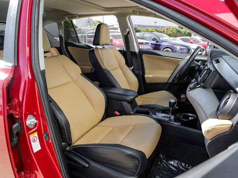 Used 2018 Toyota RAV4 Limited image 35