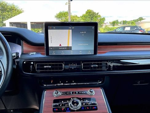Used 2024 Lincoln Aviator Reserve AWD/4WD image 11