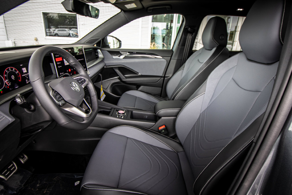 New 2026 Volkswagen Tiguan SE R-Line FWD image 24