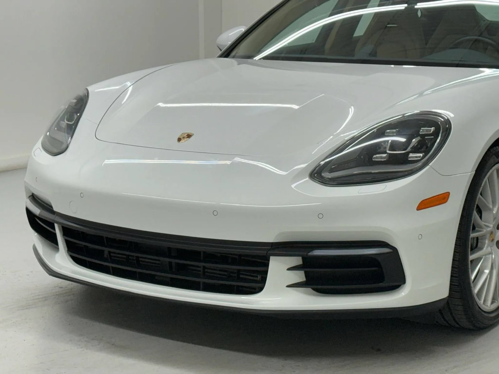 Used 2018 Porsche Panamera RWD image 46