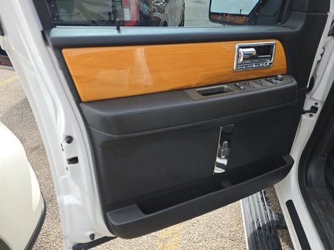 Used 2014 Lincoln Navigator 4WD w/ Equipment Group 101A image 15