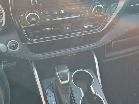 Used 2020 Toyota Highlander XLE image 12