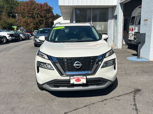 Used 2022 Nissan Rogue SV w/ SV Premium Package image 2