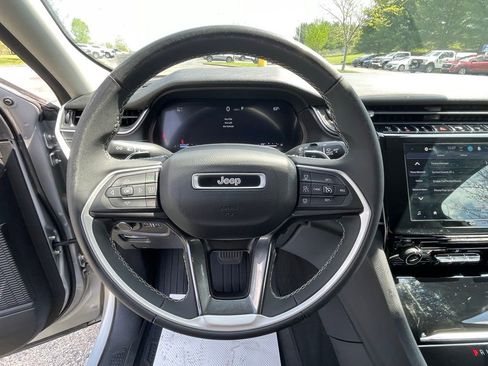 Used 2023 Jeep Grand Cherokee L Laredo AWD/4WD image 33