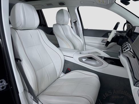 Used 2023 Mercedes-Benz Maybach GLS 600 4MATIC image 35