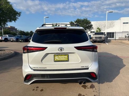 Used 2022 Toyota Highlander XSE AWD/4WD image 6