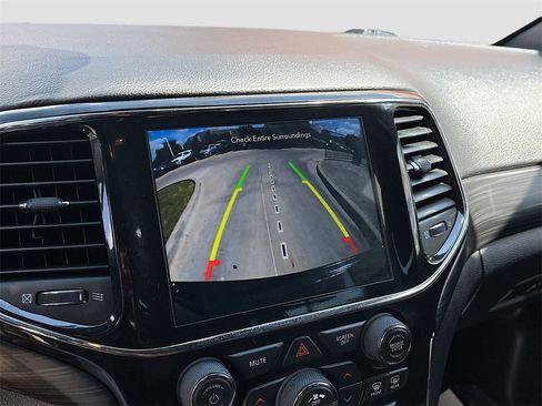 Used 2022 Jeep Grand Cherokee Laredo X image 13