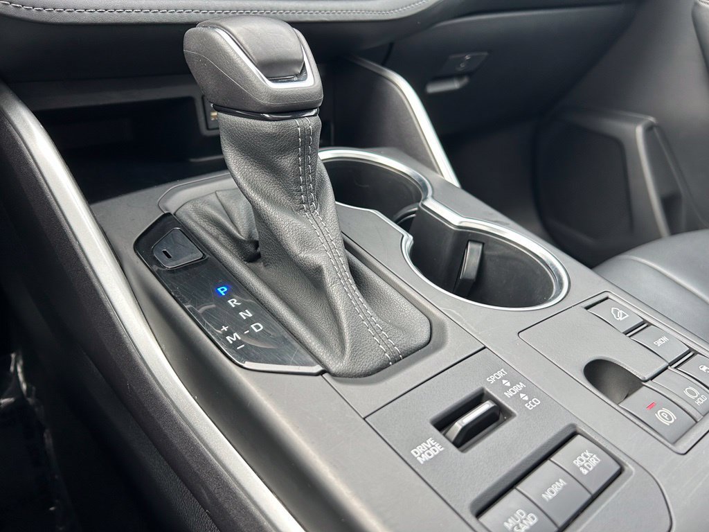 Used 2023 Toyota Highlander XLE AWD/4WD image 24