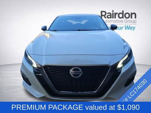 Used 2020 Nissan Altima 2.5 SR w/ Premium Package FWD image 2