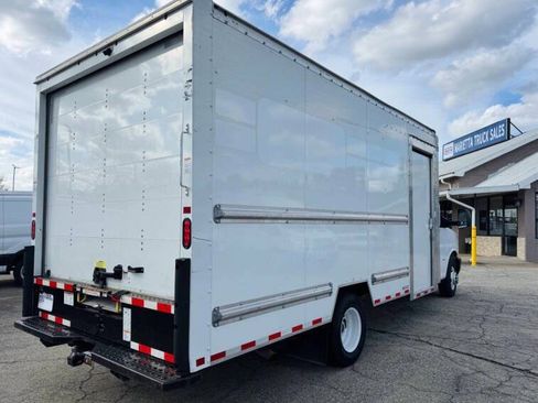 Used 2022 GMC Savana 3500 Extended w/ Power Convenience Package RWD image 7