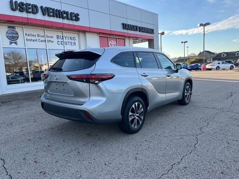 Certified 2024 Toyota Highlander XLE image 7