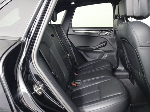 Certified 2023 Porsche Macan AWD/4WD image 32