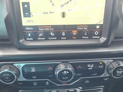 Used 2021 Jeep Wrangler Unlimited Sahara w/ Uconnect 4C Nav & Sound Group AWD/4WD image 4