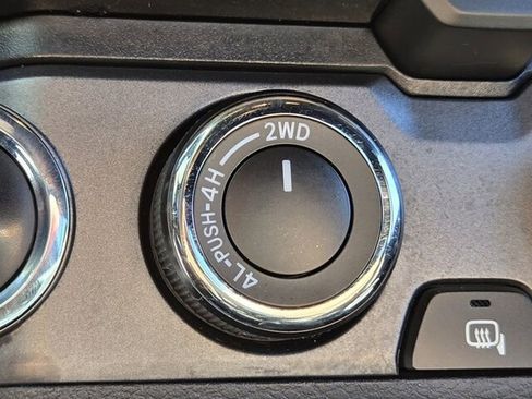 Used 2018 Toyota Tacoma TRD Off-Road image 29