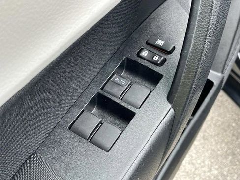 Used 2016 Toyota Corolla LE image 26