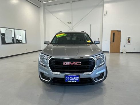 Used 2023 GMC Terrain SLE w/ Driver Convenience Package AWD/4WD image 3