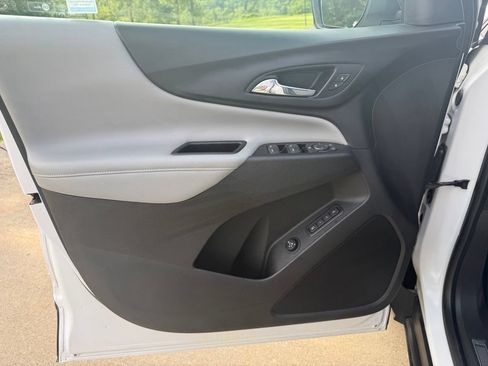 Used 2018 Chevrolet Equinox Premier FWD image 27