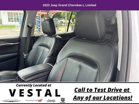 Used 2023 Jeep Grand Cherokee L Limited w/ Black Appearance Package AWD/4WD image 20