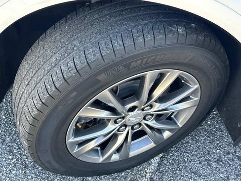 Used 2021 Cadillac XT5 Premium Luxury FWD image 17