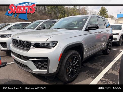 New 2026 Jeep Grand Cherokee Altitude AWD/4WD image 1