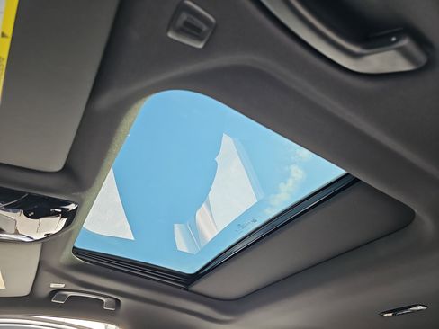 Used 2024 BMW 540i xDrive w/ Convenience Package image 30