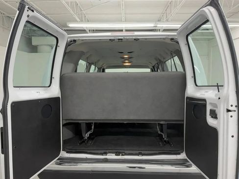 Used 2003 Ford E-350 and Econoline 350 XL RWD image 33