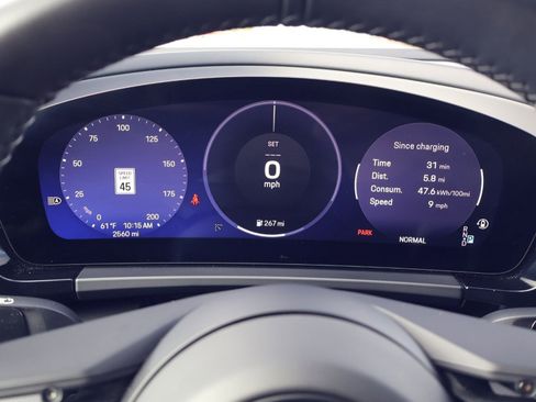 Certified 2025 Porsche Macan Electric RWD image 15