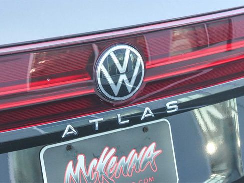 Used 2025 Volkswagen Atlas Peak Edition SE image 9