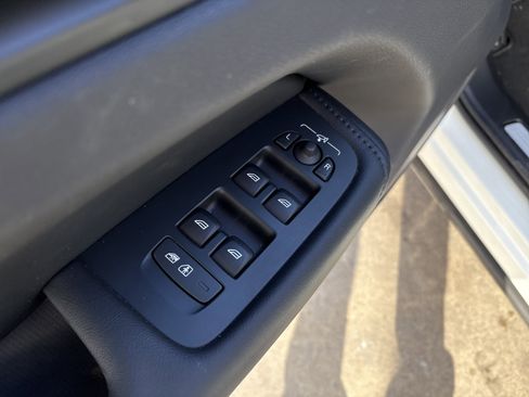 Used 2025 Volvo XC60 B5 Plus w/ Climate Package image 15