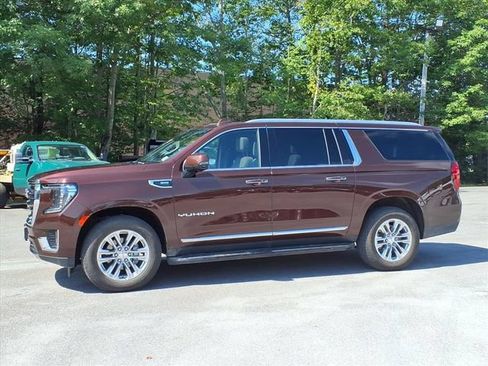Used 2023 GMC Yukon XL SLT w/ SLT Premium Package AWD/4WD image 8
