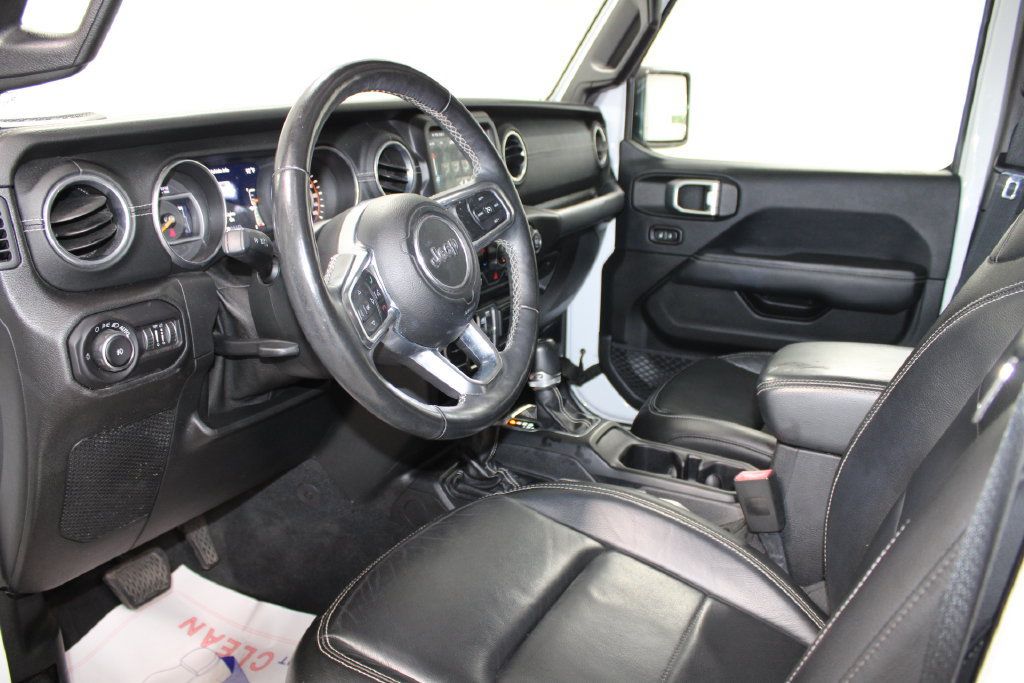 Used 2018 Jeep Wrangler Unlimited Sahara AWD/4WD image 14