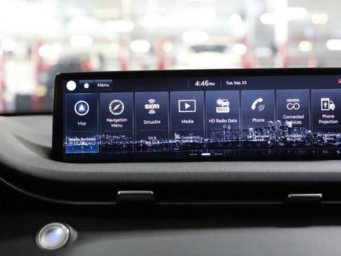 Used 2025 Genesis GV70 2.5T image 13