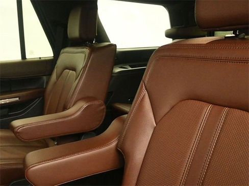 Certified 2022 Ford Expedition Limited image 11