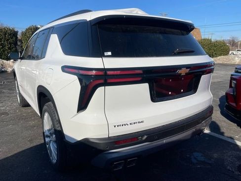 New 2026 Chevrolet Traverse LT w/ LPO, Floor Liner Package FWD image 5