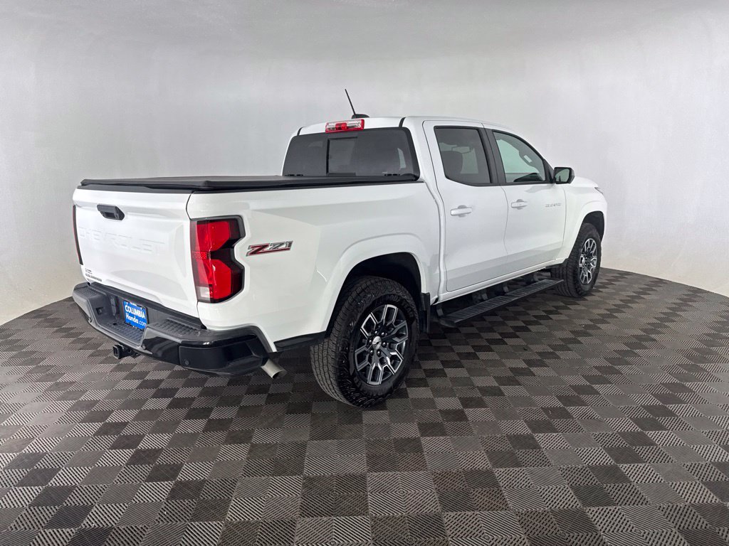 Used 2025 Chevrolet Colorado Z71 w/ Technology Package AWD/4WD image 5