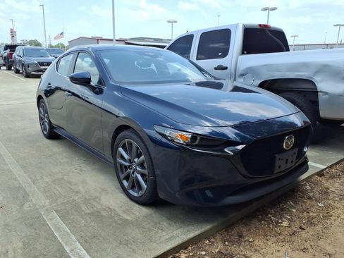 Used 2021 MAZDA MAZDA3 s FWD image 1