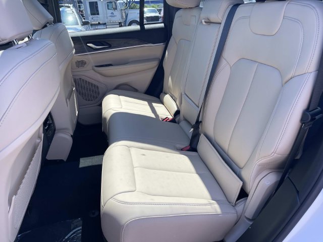 New 2026 Jeep Grand Cherokee Limited w/ Limited Altitude Package RWD image 18