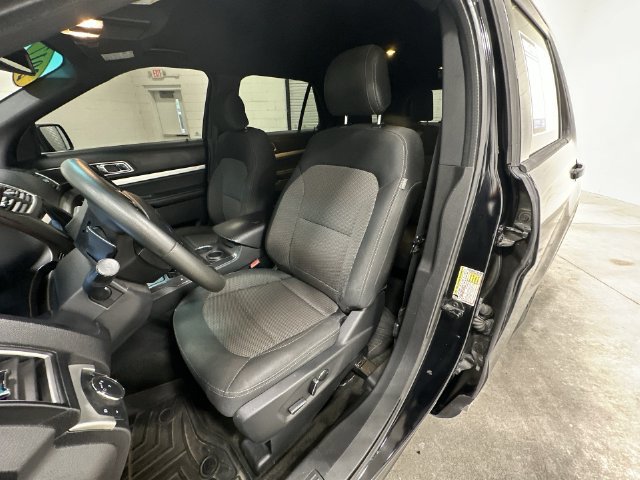 Used 2017 Ford Explorer XLT w/ Equipment Group 201A FWD image 13